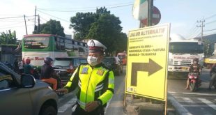 Jalan Lintas Kabupaten Di Perbaiki , Polres Lamongan Siapkan Jalur Alternatif