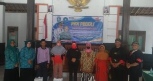 Ketua TP PKK Ponorogo Salurkan Sembako Kepada Warga Bangunrejo