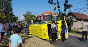 Terguling di Kawedanan, Seorang Penumpang Elf Rombongan Pernikahan Meninggal Dunia