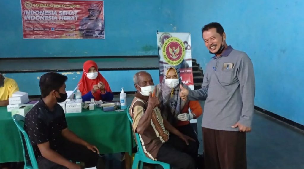 Jalani Puasa Arafah, Warga Tetap Antusias Ikuti Vaksinasi Yang Digelar BIN dan Dinkes Magetan