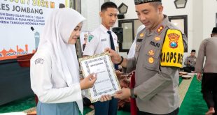 Peringati Tahun baru Islam, Kapolres Jombang Beri Santunan Anak Yatim dan Bea siswa kepada Siswa Berprestasi