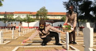 Peringati HUT Ke74 Polwan, Srikandi Polres Ponorogo Gelar Ziarah dan Tabur Bunga Di Makam Pahlawan