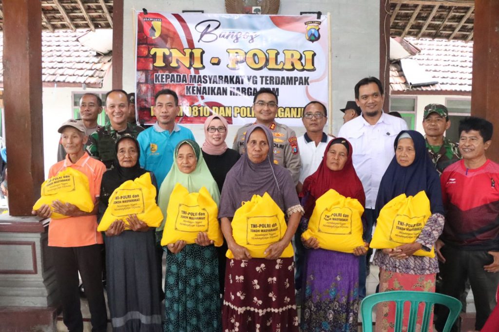 Polres Nganjuk Gelar Baksos Untuk Masyarakat Terdampak Kenaikan BBM