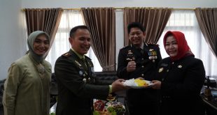 HUT TNI, Polres Ponorogo Bersama Forpimda Beri Kejutan Kepada Dandim Ponorogo