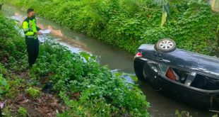 Berniat Hindari Pengendara Motor, Sedan Vios Terjun Ke Sungai Utara PKM Rejomulyo