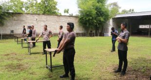 Kapolres Ponorogo Bersama Anggota Gelar Latihan Menembak