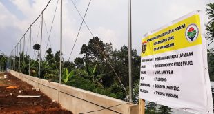 Wujudkan Aspirasi Warga, Pemdes Wonosari Percantik Pagar Lapangan Desa