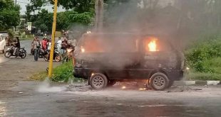 Bikin Panik, Mobil Daihatsu Hijet Terbakar Saat Antri BBM di SPBU Dolopo  