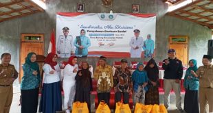 PKK Ponorogo Bersama Dinsos Sosialiasikan Stunting Sekaligus Salurkan Sembako Kepada Lansia Desa Bareng