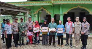 Polres Ponorogo Gelar Jum’at Curhat, Sekaligus Bagi Sembako