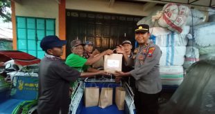 Polres Nganjuk Bagikan 100 Paket Bantuan Untuk Warga Kurang Mampu