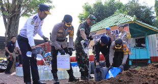 Ribuan Liter Miras dan Ratusan Knalpot Brong Dimusnahkan Polres Madiun