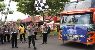 Kapolres Sampang Lepas 2 Armada Bus Balik Gratis Jurusan Surabaya – Jakarta