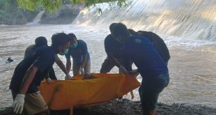 Sesosok Mayat Pria Tanpa Identitas Ditemukan Di Sungai Gombang Slahung