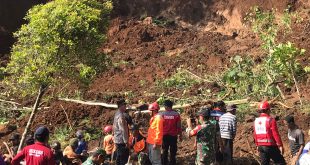 TNI-Polri dan Masyarakat Bersinergi Atasi Dampak Tanah Longsor di Nganjuk