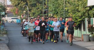 Kapolres Ponorogo Melaksanakan Olahraga Bersama Menparekraf RI Dan Forpimda Ponorogo