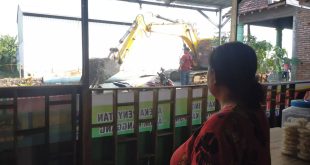 Pedagang Keluhkan Dampak Debu Proyek Jembatan Ngangkatan Rejoso Nganjuk