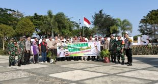 Peringati Hari Kemerdekaan RI ke – 78, Polres Nganjuk Tanam Ribuan Berbagai Jenis Pohon 