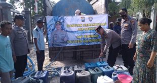 Polres Bojonegoro Kembali Salurkan Air Bersih untuk Warga