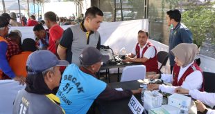 Kapolres Nganjuk Ajak Sarapan Bersama dan Cek Kesehatan Ratusan Tukang Becak