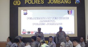 Ratusan Personel Polres Jombang Jalani Tes Urine Guna Mencegah Penyalahgunaan Narkoba