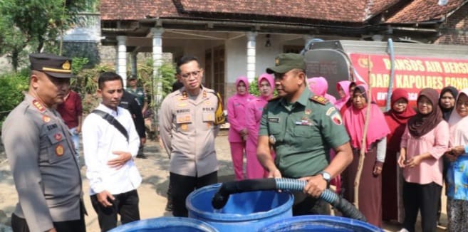 Polres Ponorogo Droping Air Bersih Bagi Warga Pangkal Sawoo Media Seputar Kita 