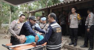 Kapolres Ponorogo Bantu Berobat Warga Korban Laka