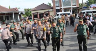 Cek Kesiapan Pengamanan Pemilu 2024, Kapolda Jatim Bersama Pangdam V Brawijaya Kunjungi Polres Pamekasan