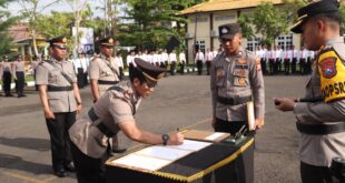 Kapolres Sampang Pimpin Sertijab Kasat Reskrim Polres Sampang Dan Kapolsek Kedundung