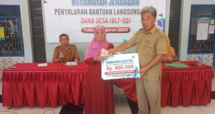 Puluhan Warga Desa Jenangan Terima Bantuan Langsung Tunai