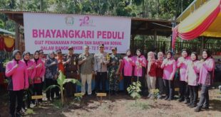 Polres OKU Melaksanakan Kegiatan Penghijauan dan Penanaman Pohon Secara Serentak dalam Rangka Menyambut Hari Bhayangkara Ke 78