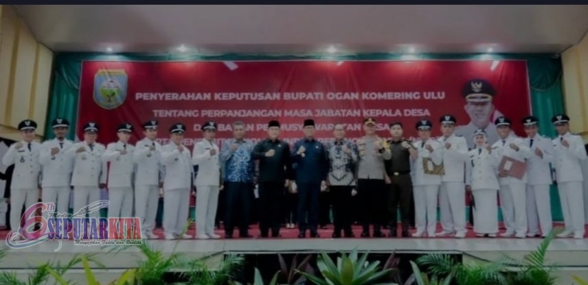 Penyerahan Keputusan Bupati OKU Tentang Perpanjangan Masa Jabatan Kepala Desa dan Badan Permusyawaratan Desa Serta Penerbitan Nomor Induk Perangkat Desa (NIPD) oleh Penjabat Bupati Ogan Komering Ulu.