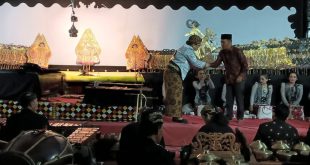 Wayang Kulit Puncak Acara Bersih Desa Di Desa Plosojenar