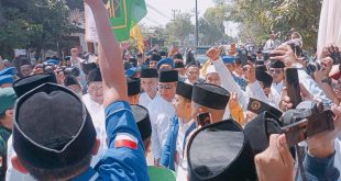 Ulama, Ketua Parpol Pengusung dan Ribuan Partisipan Antar Gus Mamak & H.AB  Mendaftarkan Ke KPU Sampang 