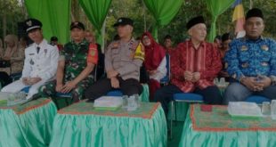 Upacara Peringatan HUT RI ke 79 Kepala Desa Batumarta 2 Wardi menjadi inspektur upacara di desa Batumarta 2 Kecamatan Lubuk Raja