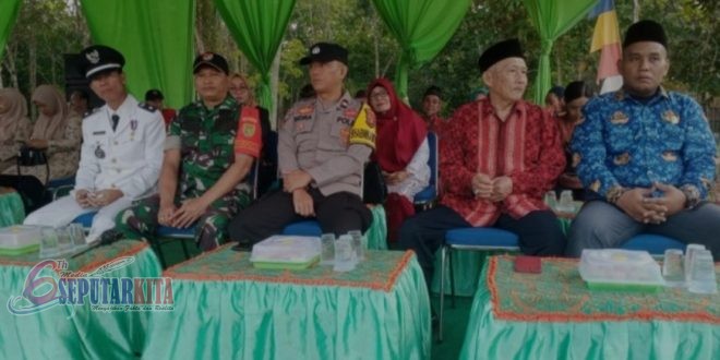 Upacara Peringatan HUT RI ke 79 Kepala Desa Batumarta 2 Wardi menjadi inspektur upacara di desa Batumarta 2 Kecamatan Lubuk Raja