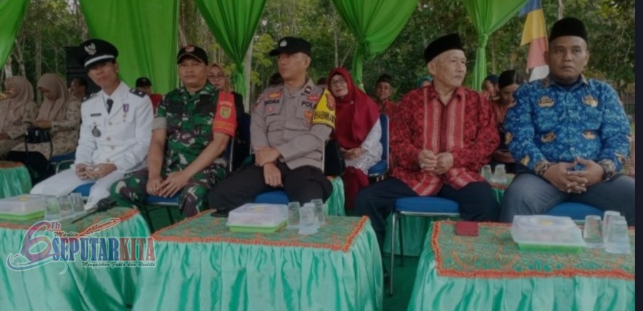 Upacara Peringatan HUT RI ke 79 Kepala Desa Batumarta 2 Wardi menjadi inspektur upacara di desa Batumarta 2 Kecamatan Lubuk Raja