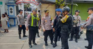 Ratusan Personil Gabungan Polres Sampang, Amankankan Prosesi Pengundian Nomor Urut Bupati & Wakil Bupati 2024