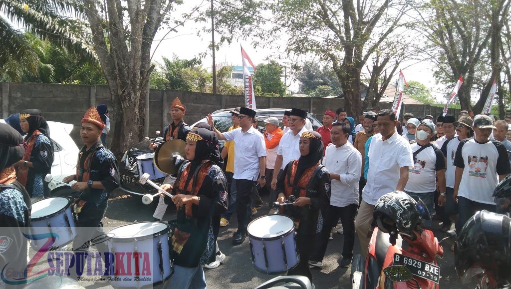 Deklarasi Pasangan ” BERTAJI “Di GOR Baturaja Disambut dengan meriah oleh Masyarakat, Simpatisan Serta Para Relawan