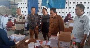 KPU Sampang Mulai Proses Sortir dan Lipat Surat Suara Pilbub dan Pilgub