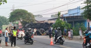 Bus Sumber Selamat Terguling di Magetan