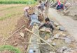 Tingkatkan Kualitas Jalan Poros, Pemdes Gendol Bangun Talud Penahan Tanah