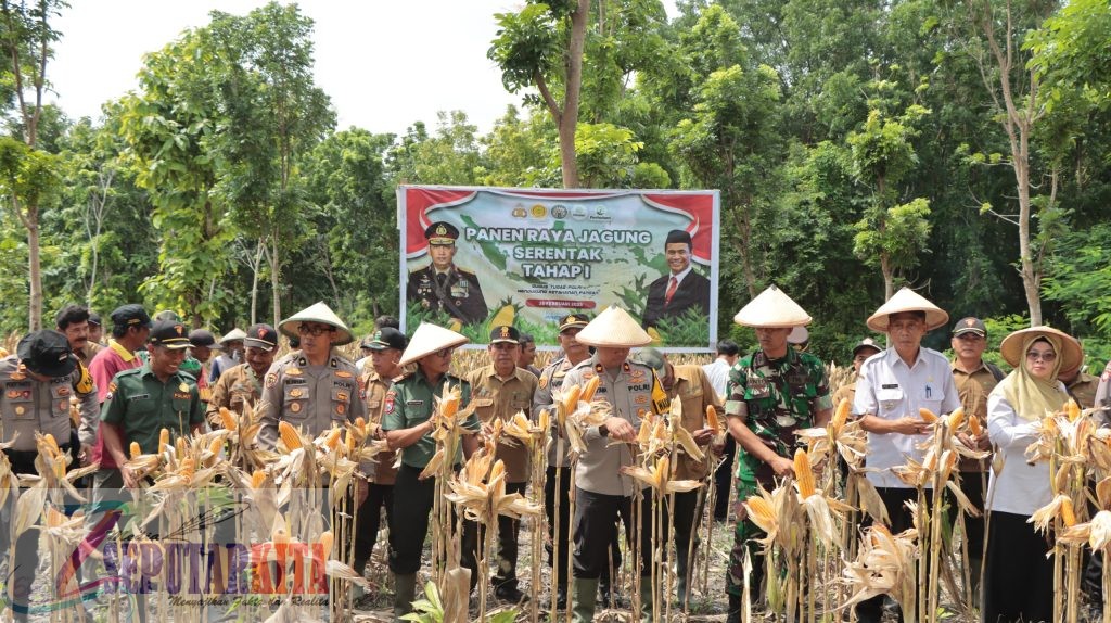 Dukung Program Ketahanan Pangan, Polres Nganjuk Kontribusikan 20,56 Ton di Panen Raya Jagung Serentak