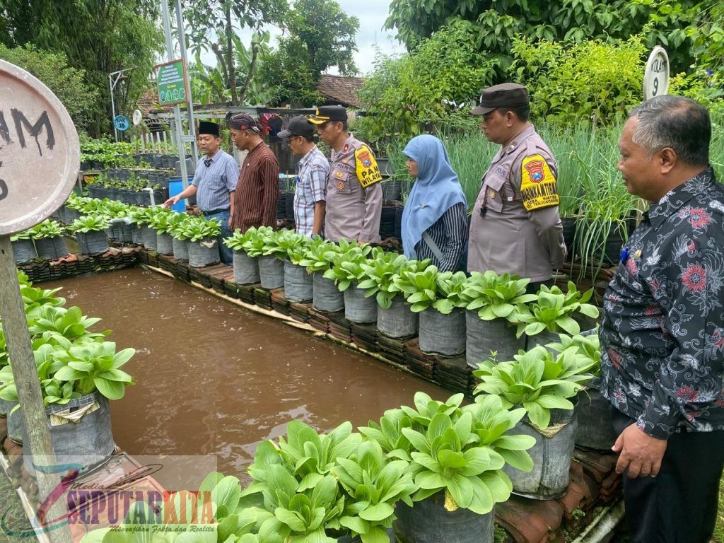 Kapolsek Warujayeng Tinjau Pemanfaatan Lahan Pekarangan Lestari di Pomosda