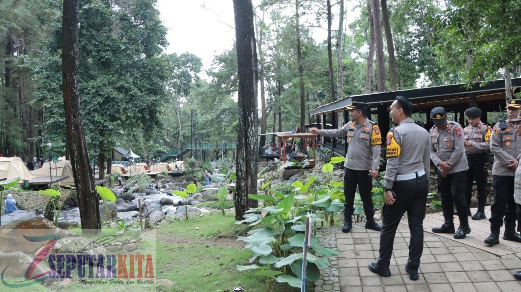 Pastikan Keamanan Libur Lebaran, Kapolres Pantau Wisata Jolotundo Pengunjung