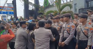 Demo Ojol Sempat Bersitegang di Depan Kantor Gojek