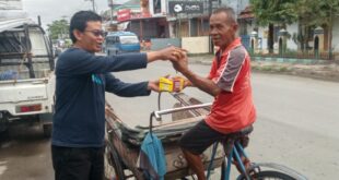Jumat Kliwon Berbagi: Ketik.co.id Tebar 100 Nasi Kotak di Comal