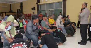 Kapolres Lamongan Lakukan Pendekatan Humanis Tangani Aksi Pemuda Konvoi di Jalan*