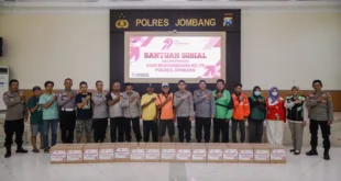 *Polres Jombang Gelar Bakti Kesehatan dan Bagikan Bansos, Sambut HUT Bhayangkara ke 79*