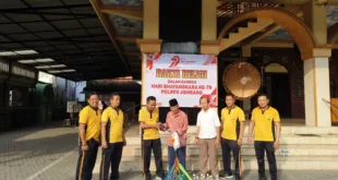 Polres Jombang Gelar Bakti Religi di Masjid Al-Ikhlas Jelakombo, Salurkan Bantuan Alat Kebersihan